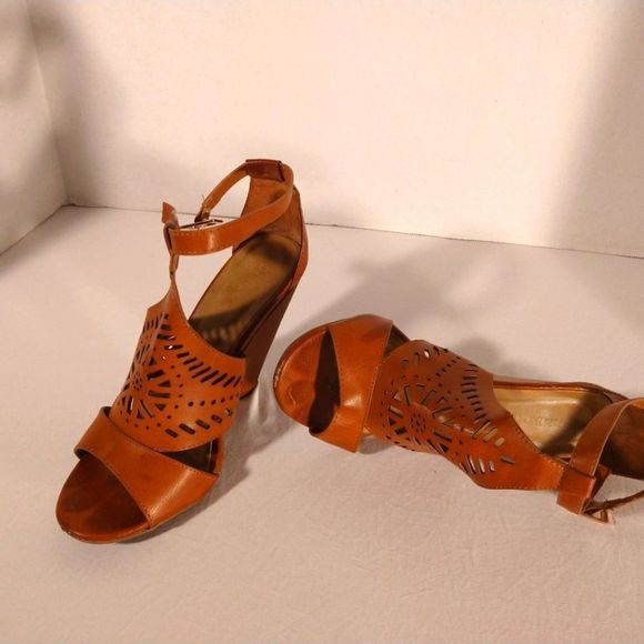 Chestnut Brown Peep Toe Heels Ankle Strap with Silver Buckle 4.5 in. heel Size 6 - Picture 5 of 5